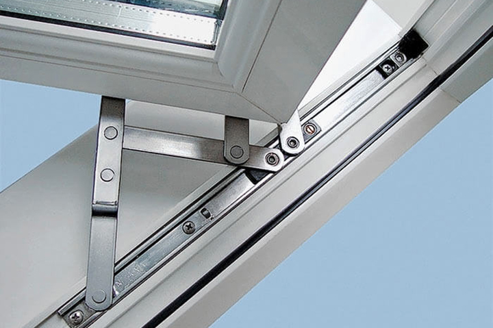 Оконная поворотно откидная фурнитура